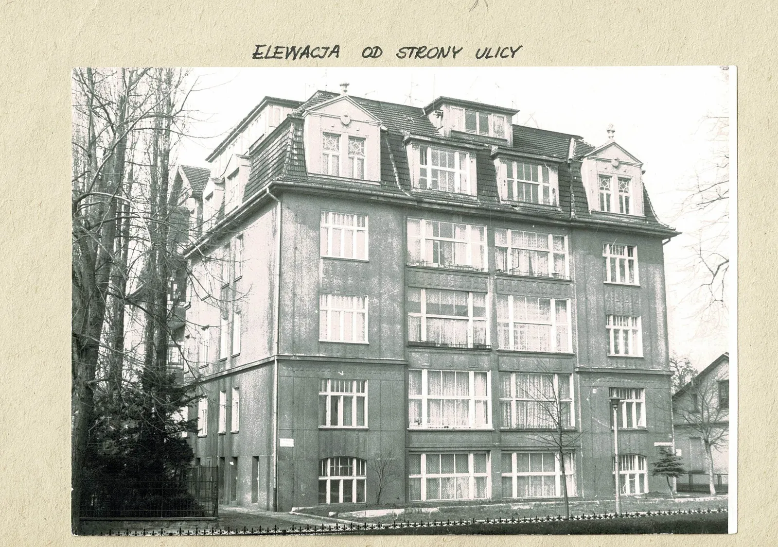 Front od ul. Kościuszki (elewacja wschodnia), ok. 1988/89