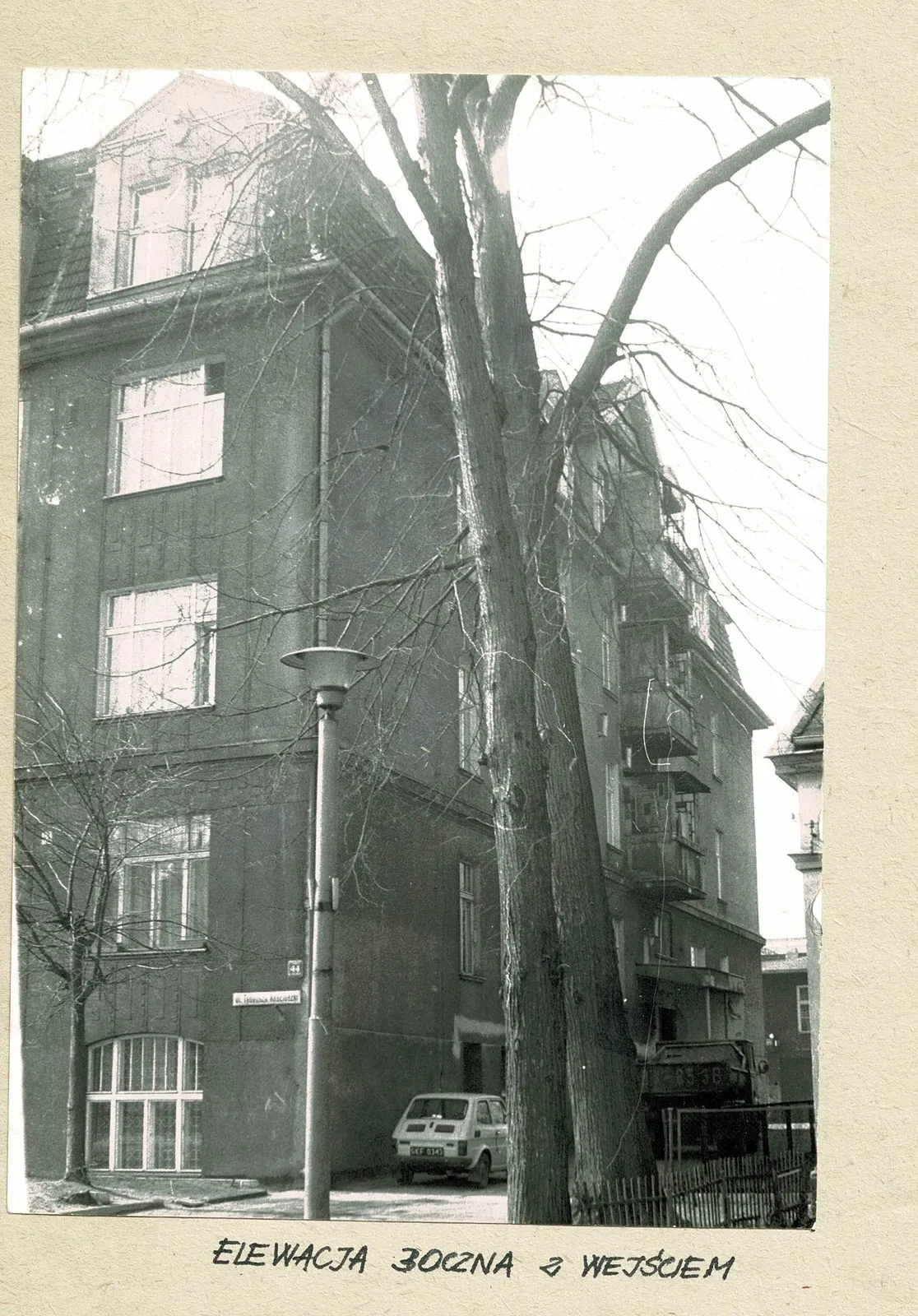 Narożnik północno-wschodni z tabliczkami adresowymi, ok. 1988/89